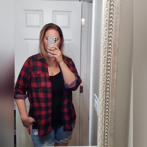 ME & U red and black plaid flannel button up. Size 2x. - Picture 3 of 7